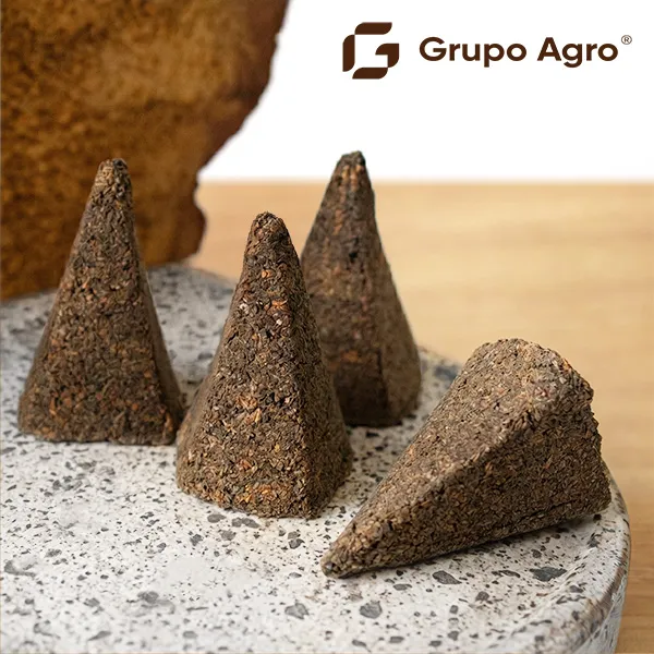 palo-santo-copal-pyramid-incense-natural-bulk-supplier-peru-grupo-agro-trading-export Pirámides de incienso de Palo Santo y Copal - Image 1